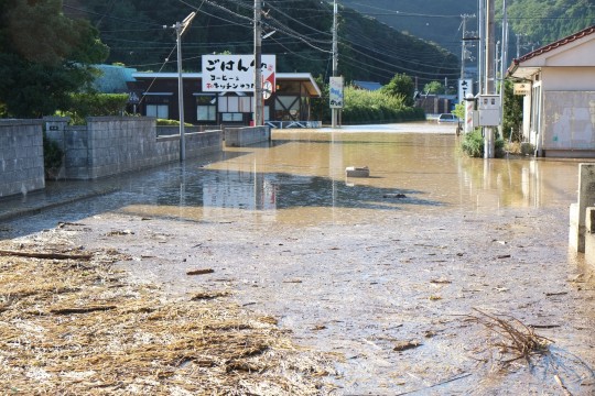 ▲台風で冠水した若狭町別所地区の道路