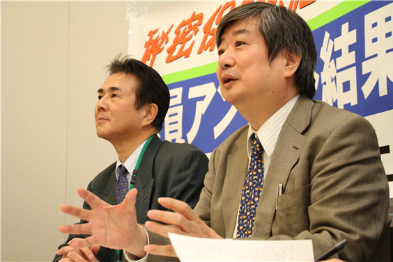 ▲「施行延期法案」を提案する海渡弁護士（右）と前田能成氏（左）