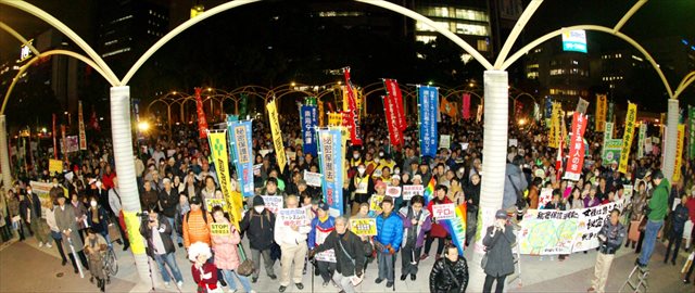 ↑秘密保護法強行採決直前の2013/12/6には、名古屋で4000人が反対デモに参加しました。