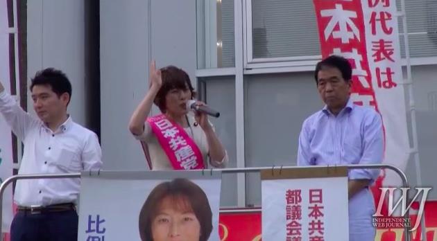 ▲街頭演説する日本共産党・田村智子候補