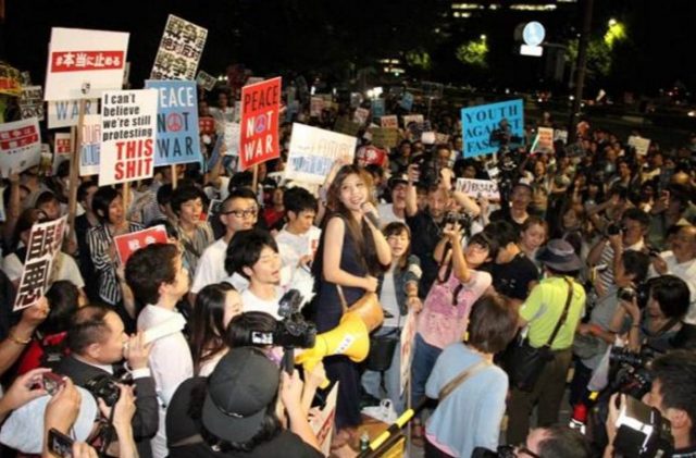 ▲SEALDsによる国会前抗議の様子