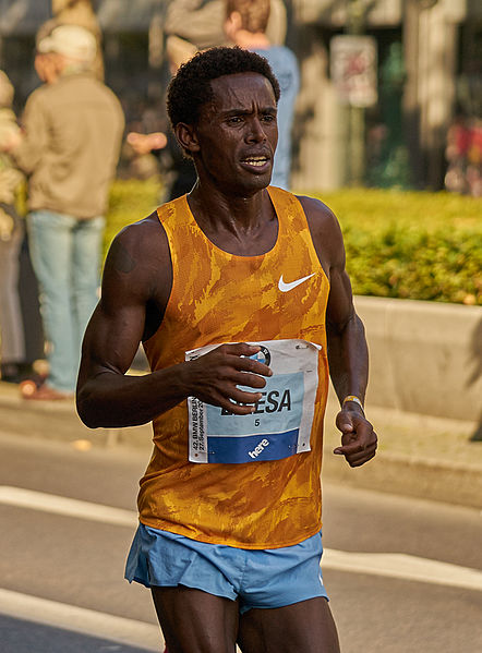 ▲フェイサ・リレサ選手。2015年ベルリンマラソン出場時の写真（写真はウィキメディアコモンズより転載）。