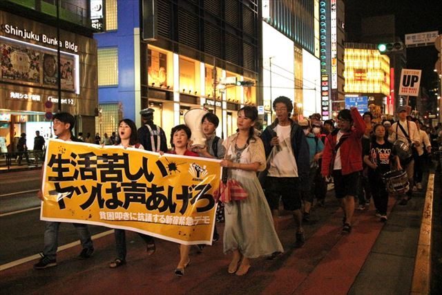 ▲8月27日に新宿で行われた「生活苦しいヤツは声あげろ 貧困叩きに抗議する新宿緊急デモ」