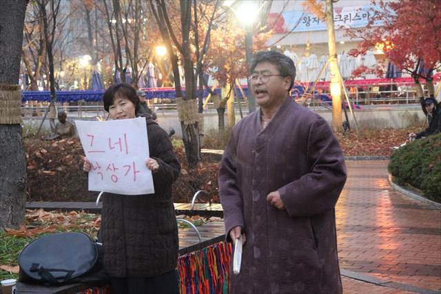 ▲韓国の伝統民謡パンソリで、朴槿恵大統領を風刺している