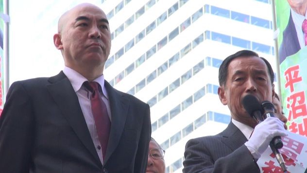 ▲2014年、田母神氏は東京都知事選に立候補し、都内各地で街頭演説を行った。隣は応援演説に駆け付けた作家の百田尚樹氏。百田氏は他の候補者を「人間のクズ」と罵倒した