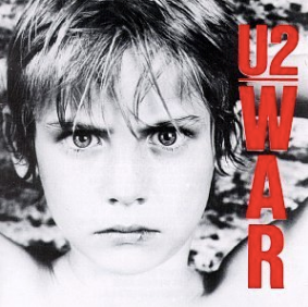 ▲U2のアルバム「WAR」（1983年リリース）