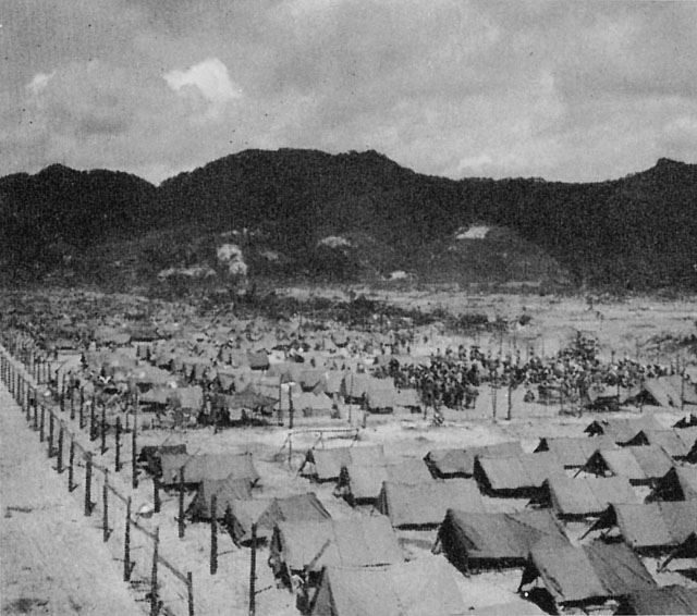 ▲沖縄の日本人収容所（ウィキペディアより）