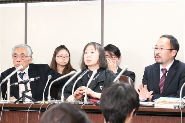 ▲（左から）梓澤和幸弁護士、水谷和子氏、大城聡弁護士