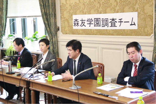 ▲民進党森友学園調査チーム(左から)川合孝典議員、辻元清美議員、今井雅人議員、福島伸享議員(2017年3月1日)