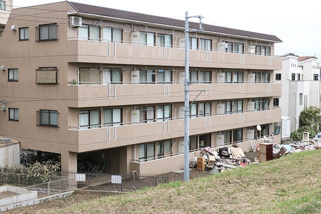 多摩川支流 平瀬川が大氾濫 被災者談 50数年住んでいて初めて 30分で車が浮いた マンション1階の60代男性が死亡 10 15多摩川下流域 高津区久地 台風19号の影響 Iwjスタッフレポートno 2 Iwj Independent Web Journal